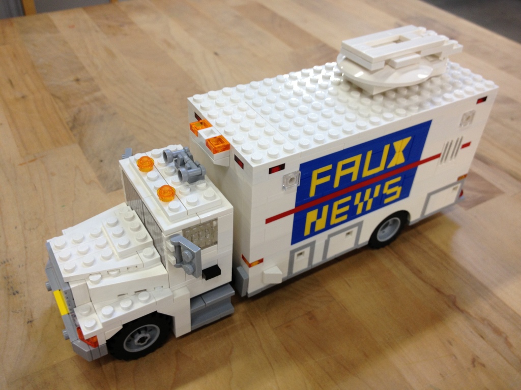 LEGO Artist 6-wide News Truck
