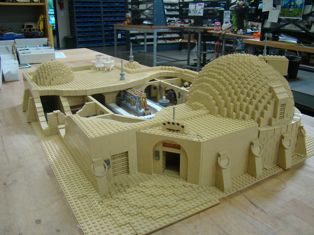 LEGO Artists Star Wars Mos Eisley Cantina